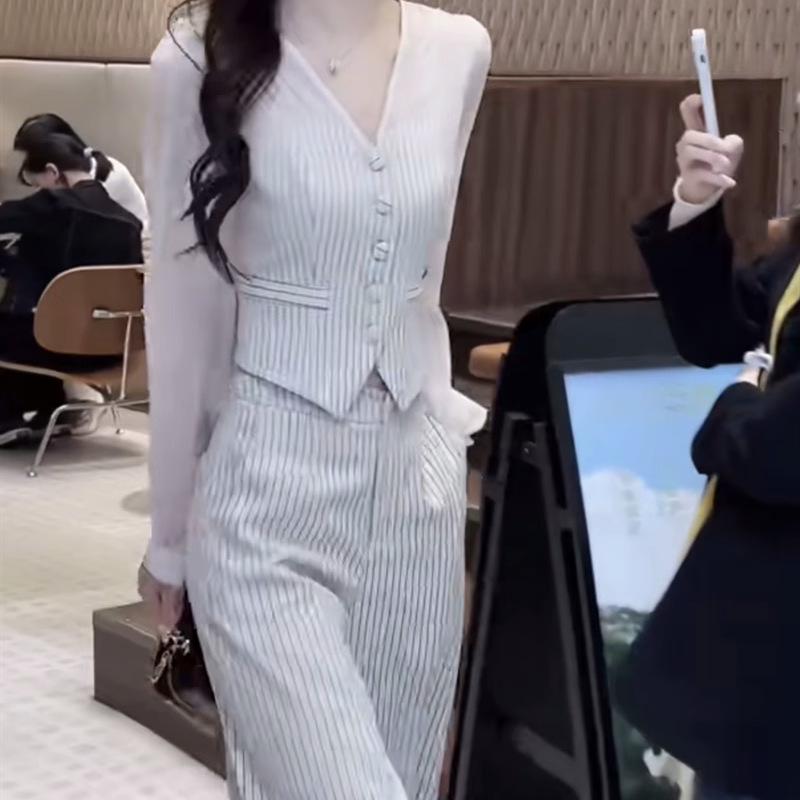 

Elegant Summer Two-Piece Set: Slim-Fit Collar Shirt & Wide-Leg Pants for Women M (suggested 45-52.5 kg)