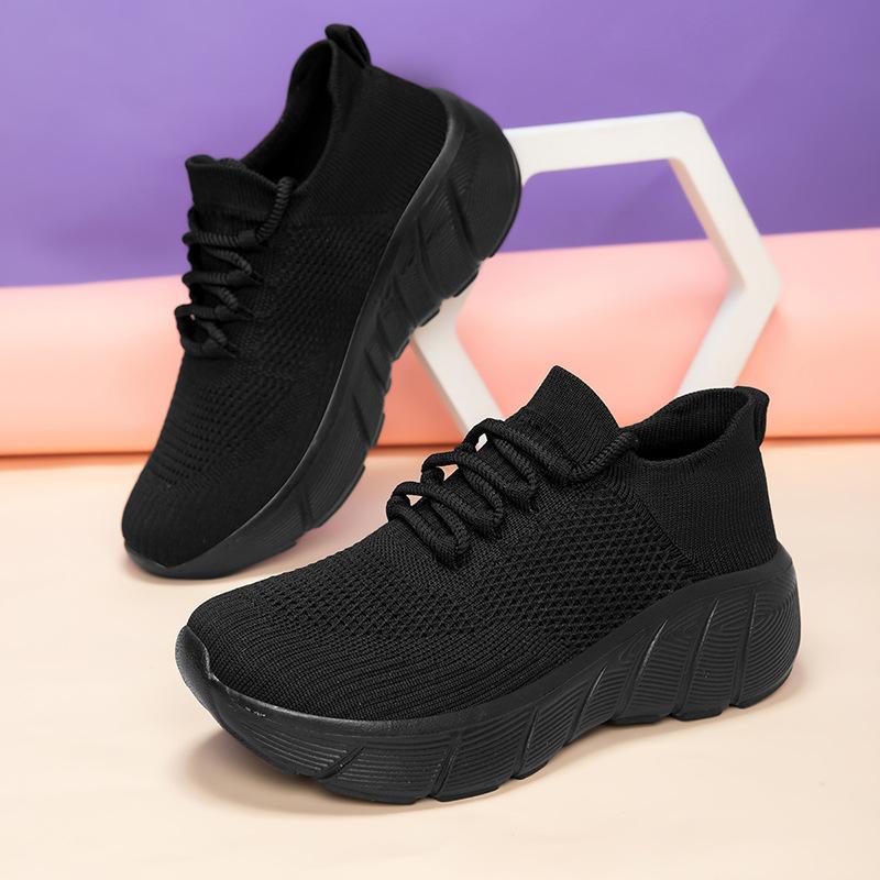 New casual single shoes large size soft sole breathable sports breathable shoes medium and low top socks shoes