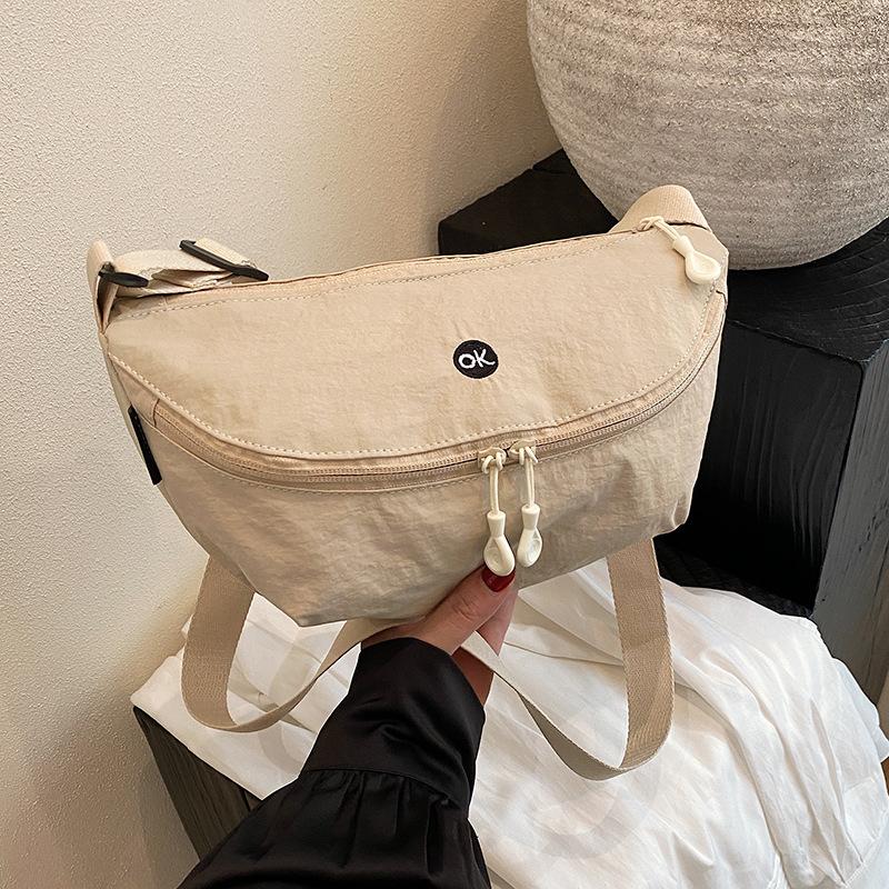 New solid color casual simple lightweight versatile shoulder messenger bag commuter large capacity dumpling tote bag women