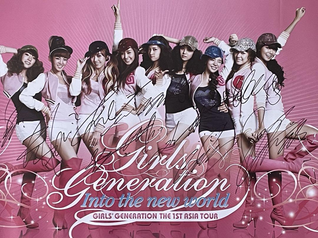 

[Б/У] Постер Girls Generation In to the World с автографами