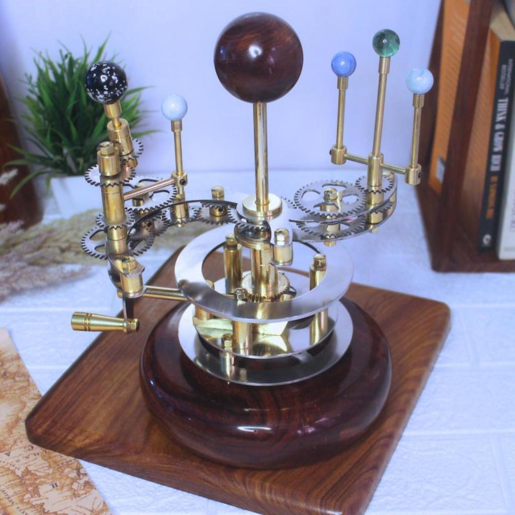 Orrery, Luksusowy Element Dekoracyjny Domu, Model Układu Słonecznego, Idealny Prezent dla Męża, Eleganckie Funkcjonalne Dzieło Sztuki Dekoracyjnej