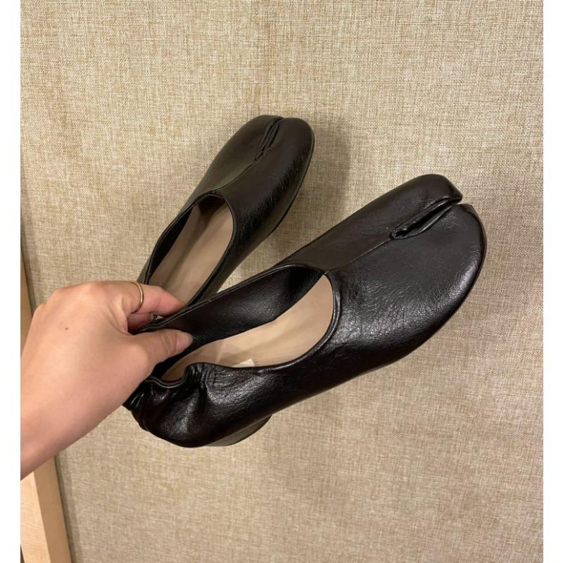 Mote 2025 Vår Sommer Mote Mykt Skinn Delt Tå Dame Pumps Casual Komfortable Lavhælte Tabi Ballerina Sko Dame