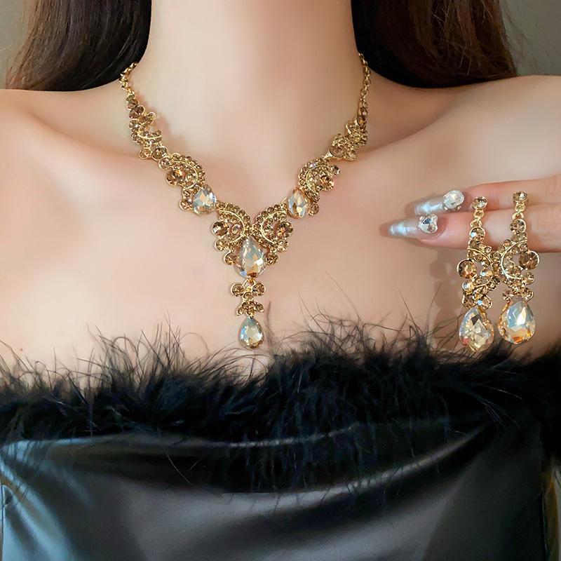 "High-End Luxury Drop Necklace and Earrings Set - European and American Niche Versatile Jewelry"