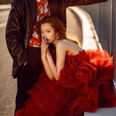 Pregunta Vestido de Novia con Cola 2025 Nuevo Ropa de Pareja para Sesión de Calle Vestido de Color