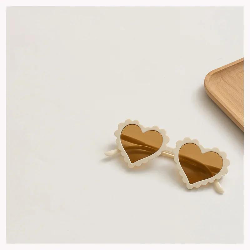 Baby Girls Cute Solid Color Heart Shape Outdoor Sun Protection Sunglasses Children Lovely Acrylic UV400 Sunglasses Kids Glasses