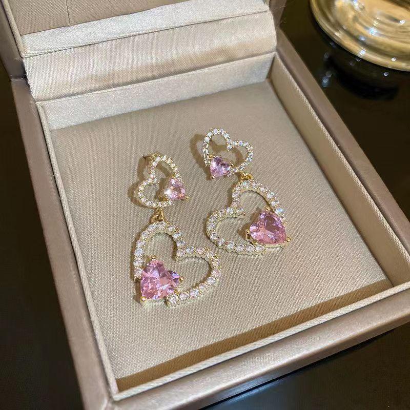 Light Luxury Temperament Design Sense Love Earrings Women's New Stud Earrings Retro High-end Sense Versatile Trendy Earrings