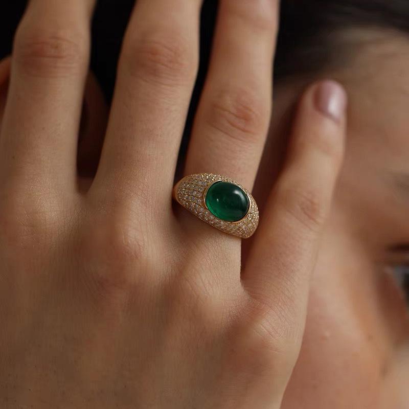Elegant Women s Emerald & Zircon Ring, Unique Retro Design, 2024 Collection, Versatile Luxury Jewelry