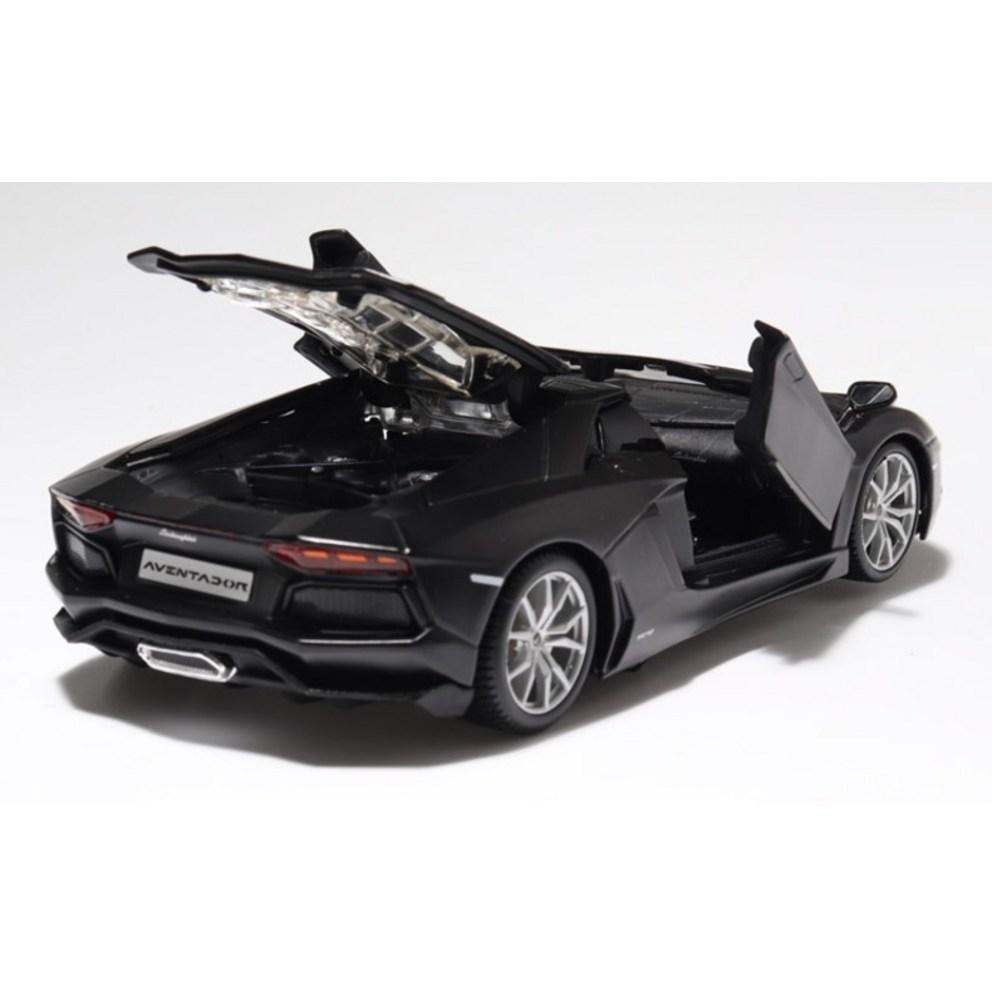 Maisto 1:24 Lamborghini Aventador LP 700-4 Roadster Diecast Model Car - Black