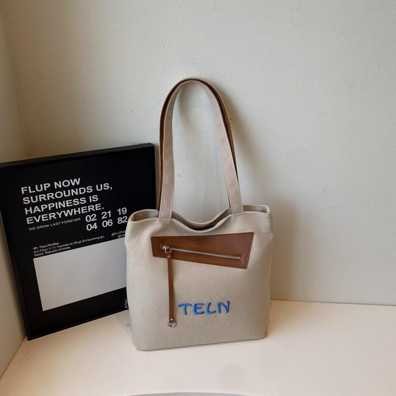 

Трендовая повседневная простая текстура нишевая сумка большой вместимости мода 2025 лето новая иностранный стиль женская сумка через плечо хаки