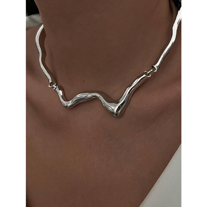 Liquid Lava Metal Texture Choker Necklace, Geometric Twisted Design, Suitable for Party, Gift, Daily Wear