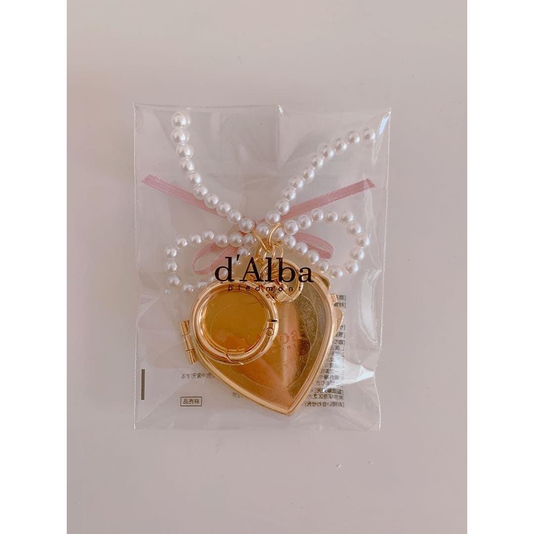 d Alba heart-shaped keychain new and unopened