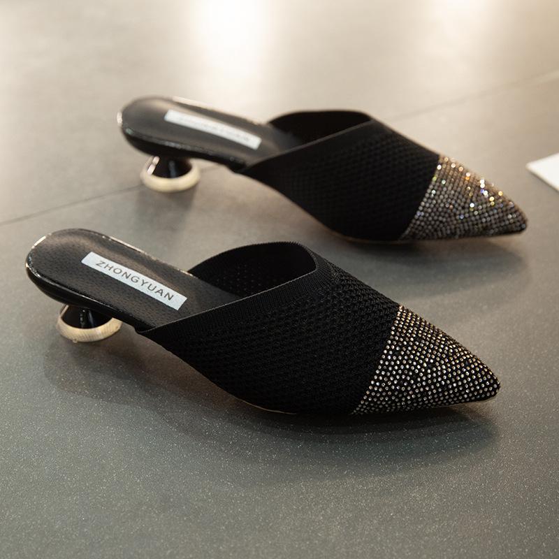 Korejská verze jednobarevných módních dámských pantoflí, dámské svrchní oblečení se špičatou špičkou Univerzální protiskluzové sandály a pantofle odolné proti opotřebení