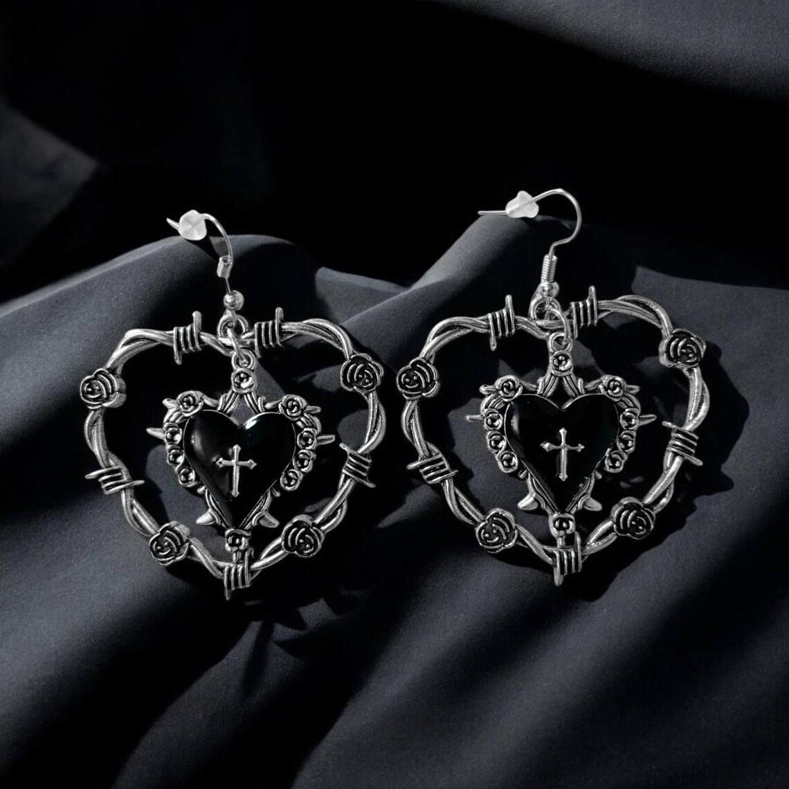 Cross-border Gothic Punk Black Heart-shaped Earrings