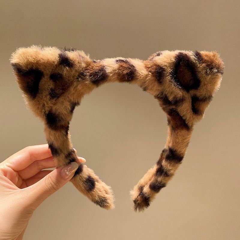 Cartoon Plush Headband: Cute Hair Accessory for Women & Kids, Perfect for Face Washing