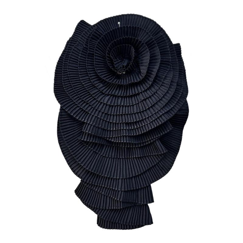 Fashionable Pleated Big Flower Lapel Pin Exaggerated Folded Flower Brooch for Dress and Shirt Women Breastpin Ornament