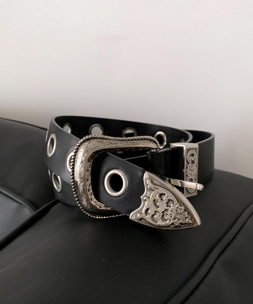 Baseukala Chrome Eyelet Belt Black