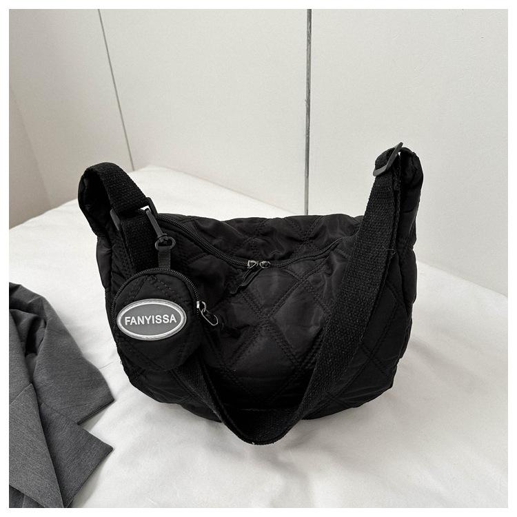 

Вышивальная нить Ромбус большая вместимость 2025 популярный новый тренд мода сумка-пельмень на одно плечо через плечо сумка-тоут женская чёрный