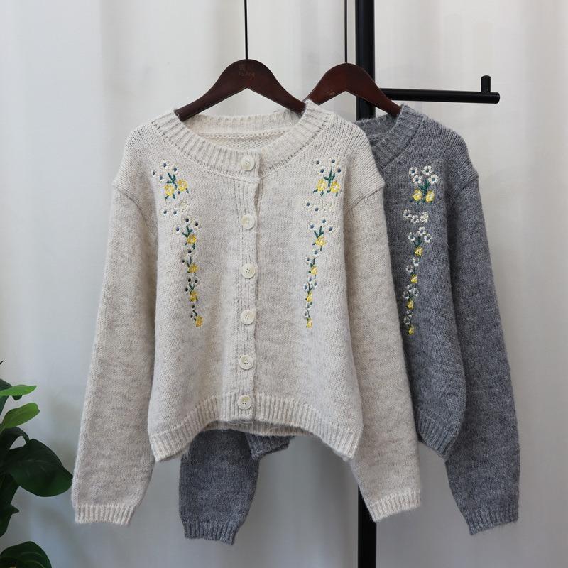 Autumn and Winter New Sweet Age-reducing Crew Neck Embroidered Knitted Cardigan Soft Waxy Sweater Jacket Women