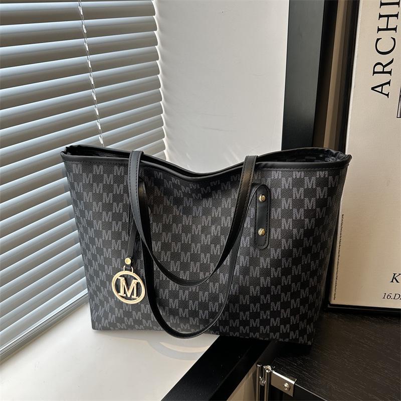 Women's 2025 Trendy High-End Versatile Shoulder Handbag: Large Capacity Underarm Tote