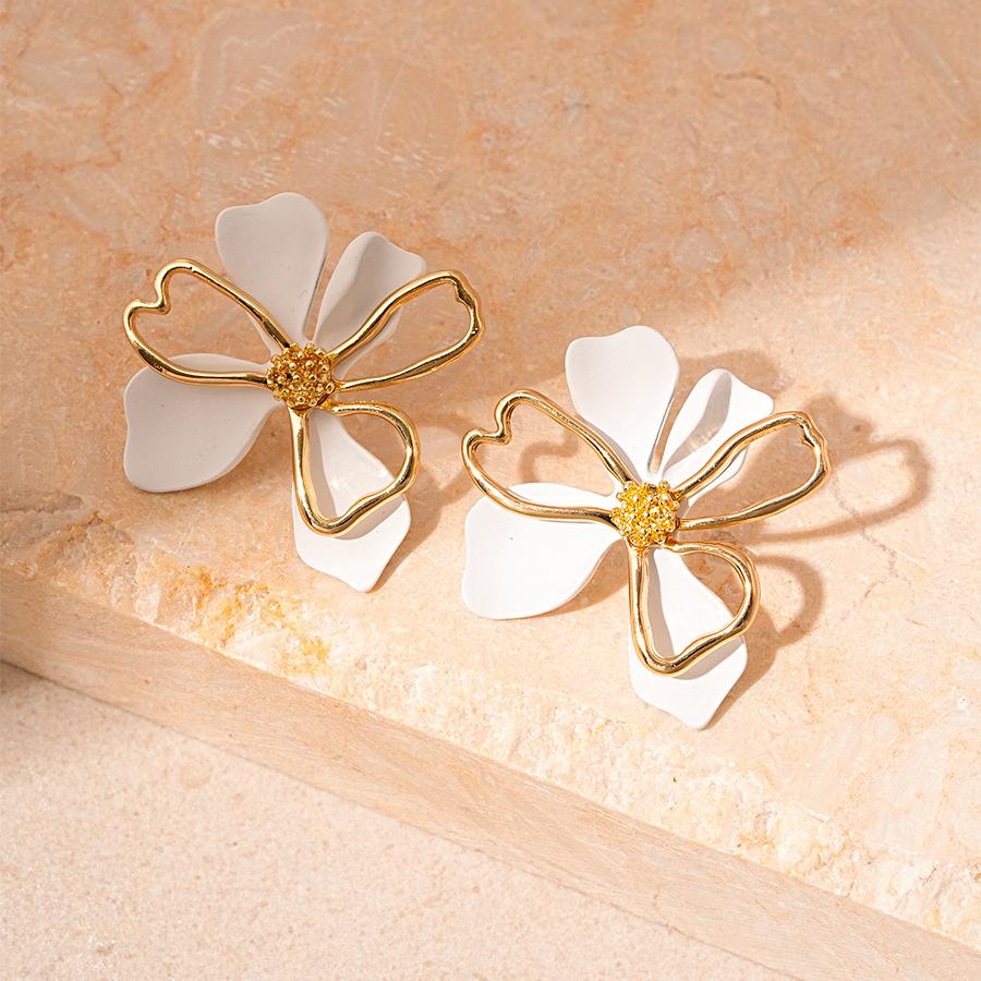 Digadagu Metal Openwork Flower Stud Earrings New Women s Elegant Charm Earrings Daily Zircon Accessories белый