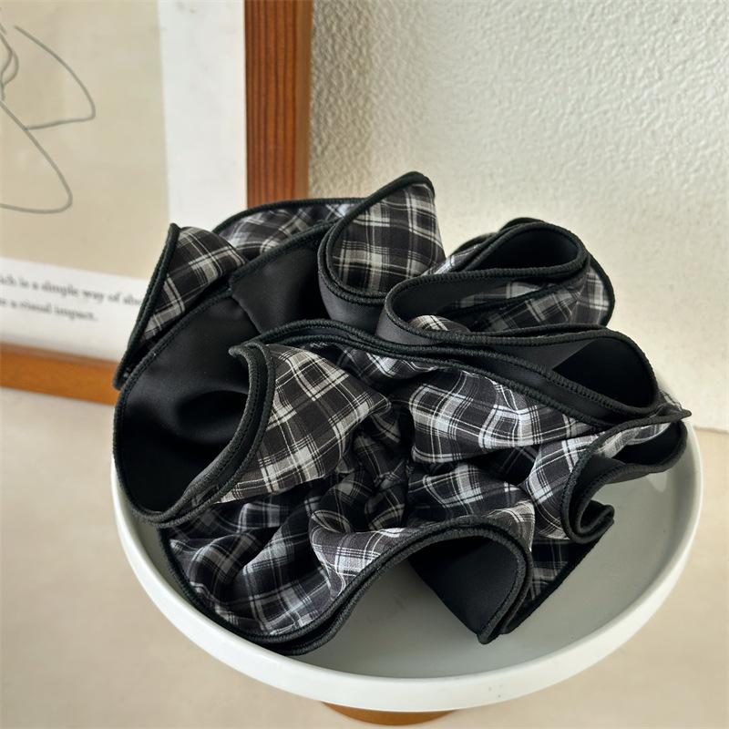 Vintage Plaid Scrunchies Large Hair Tie for Women Aesthetic Casual Weekend Look Fashion Hair Accessory