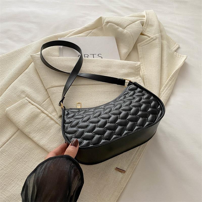 

Модная повседневная женская сумка-мессенджер, новинка 2024 года, летняя простая модная сумка через плечо, нишевый дизайн, иностранный стиль, сумка-полумесяц чёрный