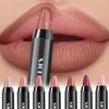 Matte Lippenstiftstifte. Hochpigmentierter Lippenkonturenstift. Langanhaltender, feuchtigkeitsspendender Lippenbalsam. Leicht aufzutragende Formel. Verschiedene Farbtöne.