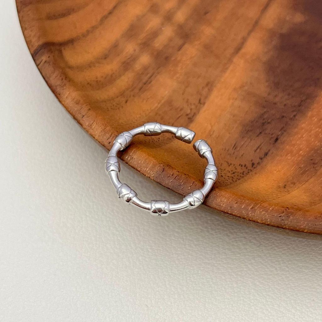 Retro Influencer Style Bamboo Texture Cross Woven Open Ring - Simple, High-End Intellectual Appeal for Women