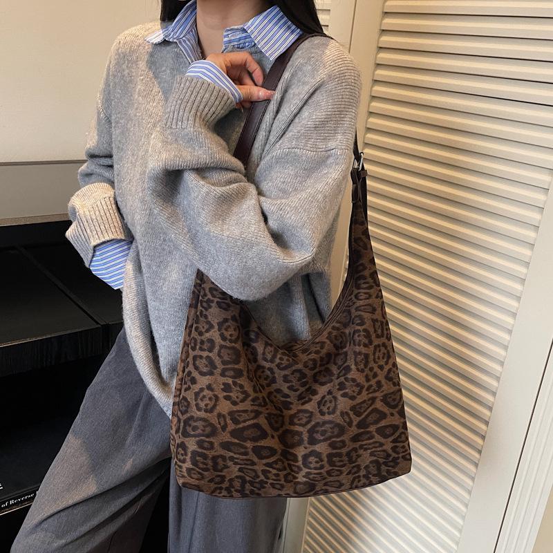 2025 New Retro Leopard Print Suede Tote: Large Capacity Autumn/Winter Shoulder Bag for Women - Korean Fashion Commute Style