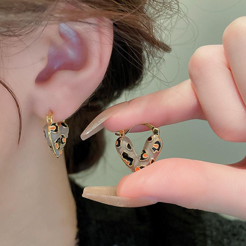 Heart Drip Oil Ear Buckle Korea Sweet All-matching Temperament Hoop Earrings Delicate High-grade New Gold Plating Jewelries