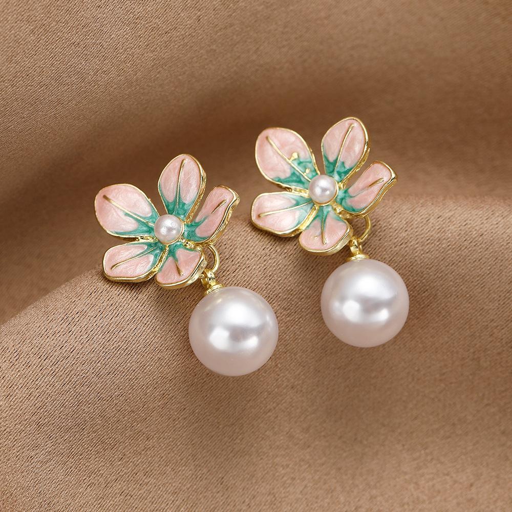 Enamel Oil Painting Gradual Change Flower Earrings Women'S Retro French Temperament Pearl Earrings Light Luxury Niche Versatile Ear Jewelry