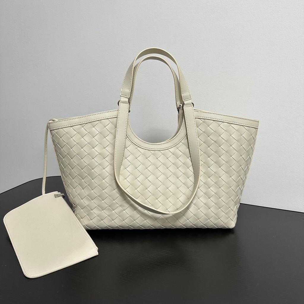 Niche design commuter texture versatile retro woven tote bag large capacity premium portable shoulder armpit bag