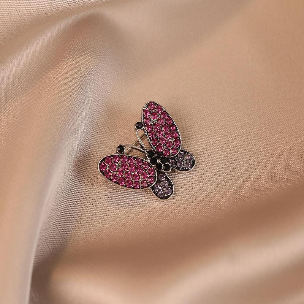 Elegant Butterfly Brooch: Luxurious Suit Accessory & Stylish Corsage for Women