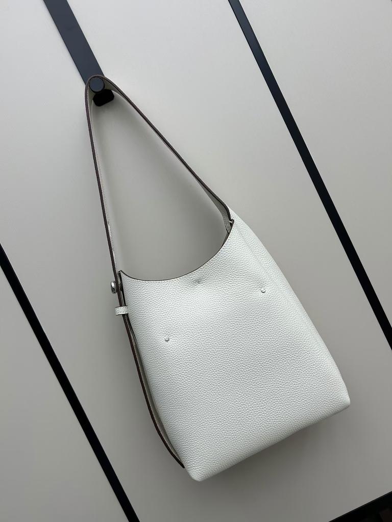 The first layer of cowhide popular soft leather bag, women's 2025 new fashionable and simple bucket bag versatile ins shoulder handbag