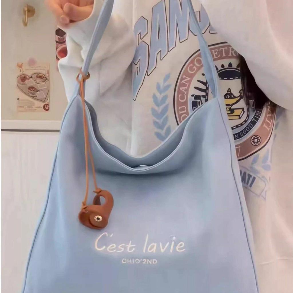 Casual Denim Tote Bag - Single Shoulder Strap - Suitable for Commuting and Studying, with A Laptop Compartment.