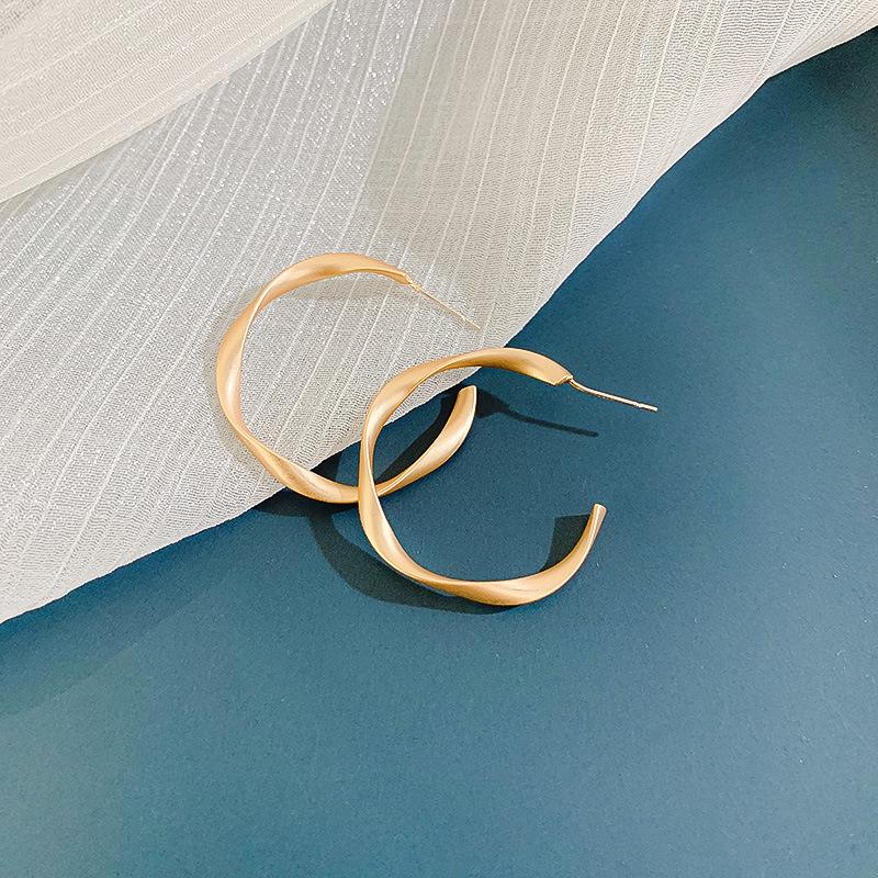 Gold-Plated Silver C-Shaped Ear Cuffs: Retro Geometric Design with Inlaid Diamonds for Women