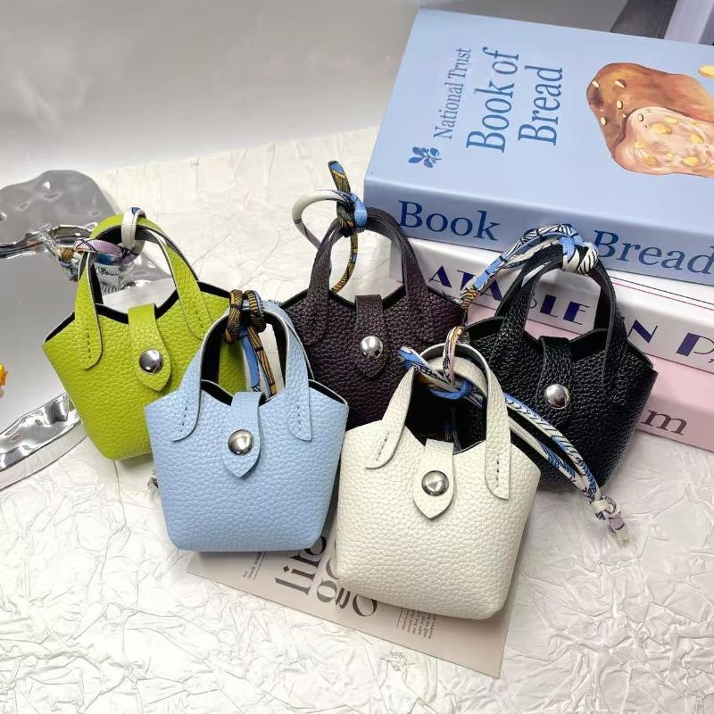 1Pcs Creative Bluetooth Earphone Bag Mini Cute Basket Bag Pendant High-Grade Leather Car Keychain Small Items Handbag