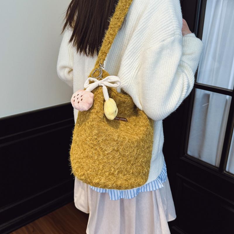 Cute and Fashionable Single-shoulder Bag with Large Capacity, Personalized and Trendy Crossbody Bucket Bag