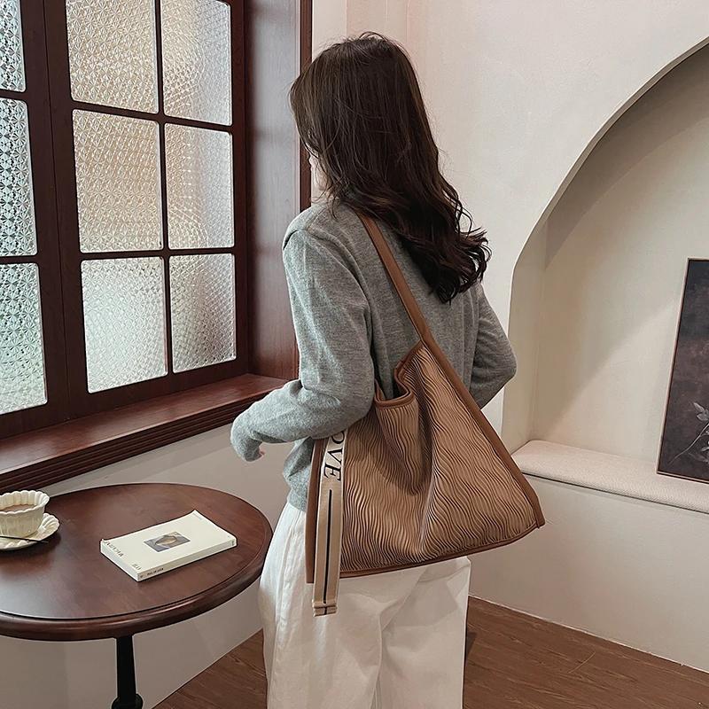 New Casual PU Tote Shoulder Bags  High Quality  Light  Personality  Large Size  Concise Trend  Versatile Style  Pleated Bags