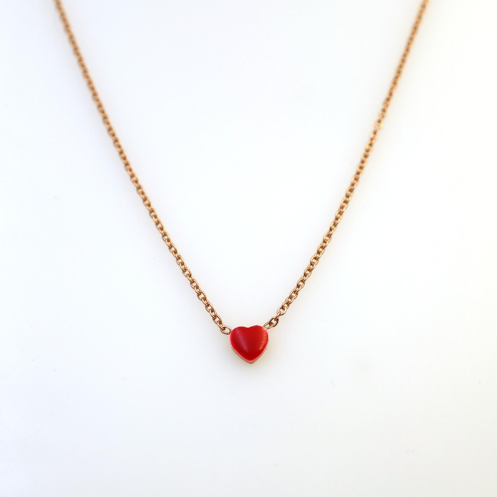 Невыцветающая титановая сталь Маленькое красное сердце Ожерелье Розовое золото Простая цепочка на ключицы Женский стиль Нишевый дизайн Ожерелье