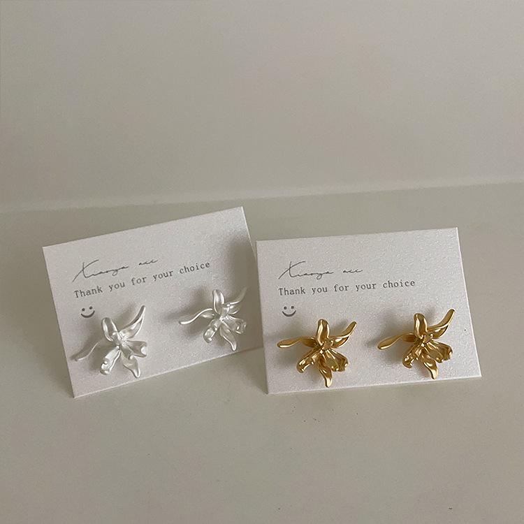 Irregular Retro Matte Metal Flower Stud Earrings for Women - Unique and Versatile Design