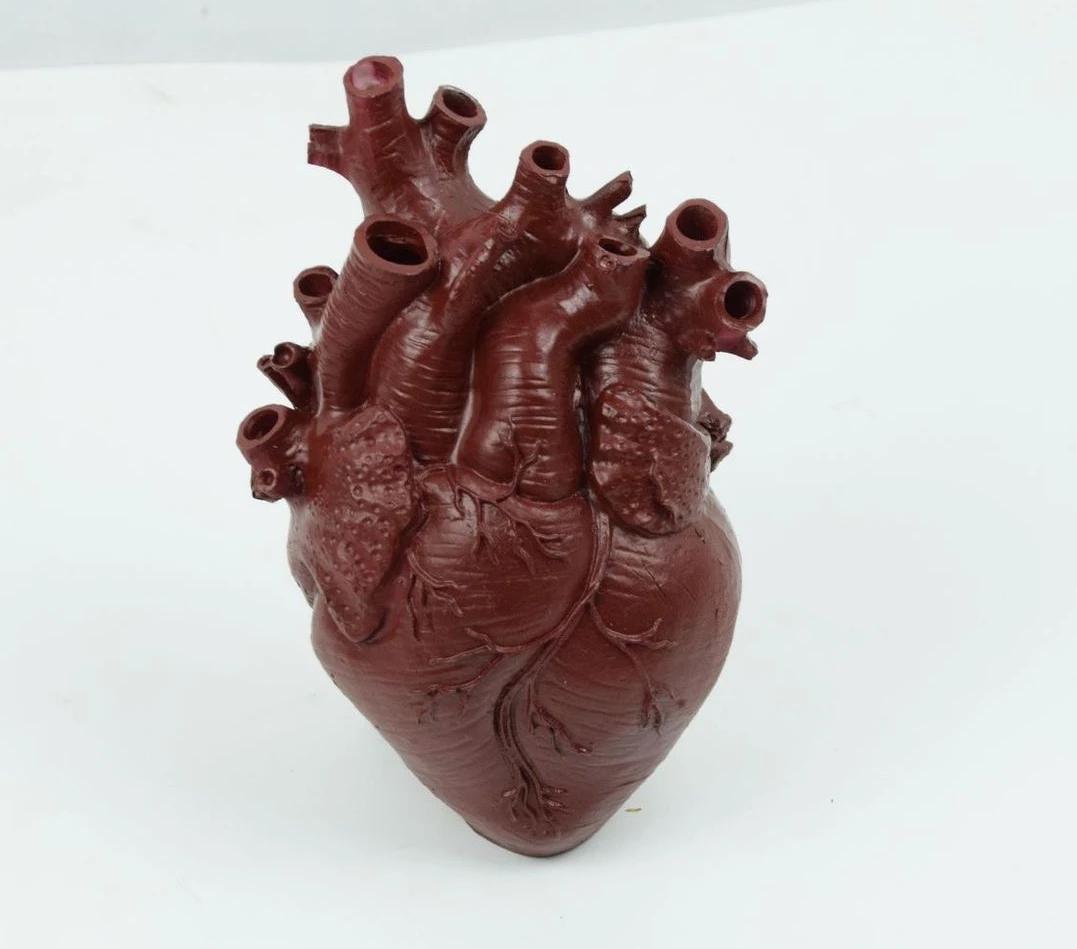 

Ваза в форме сердца, вазы для цветов, креативная скульптура в форме сердца, ваза по индивидуальному заказу, художественная ваза в форме сердца из смолы, настольное украшение для дома коричневый