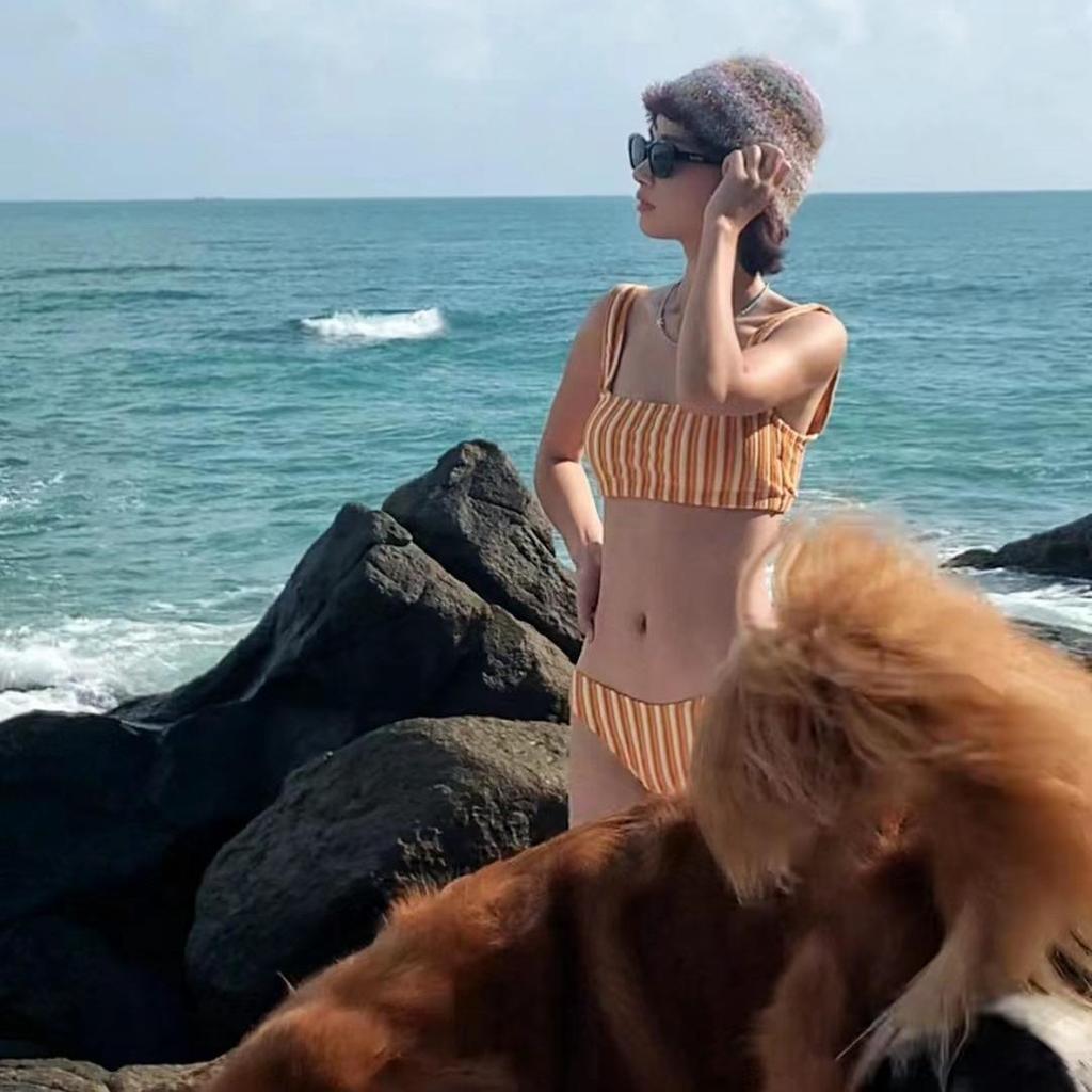 Gestreiftes Bikini-Westen-Set im koreanischen Stil - Niedliche & trendige Bademode für Thermalurlaube