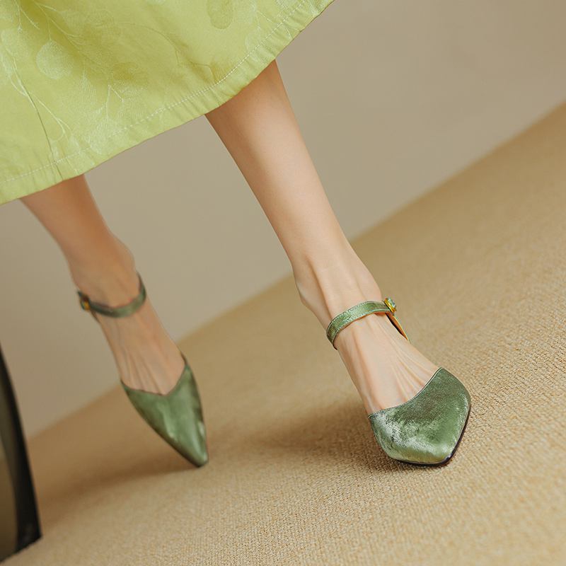 Krazing Pot Piele plenară cu vârf ascuțit Tocuri subțiri cu curele cu cataramă de toamnă Pantofi de vară femei pantofi