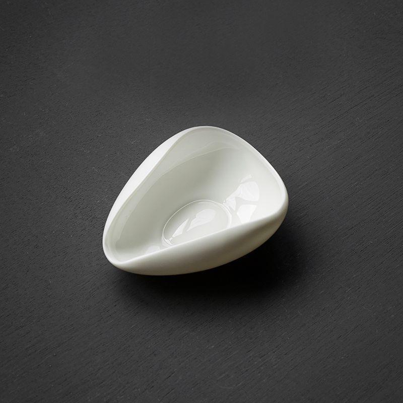 Dehua White Porcelain Tea Scoop for Pu'er Tea Ceremony – Ceramic Tea Leaf Holder and Viewing Tool.