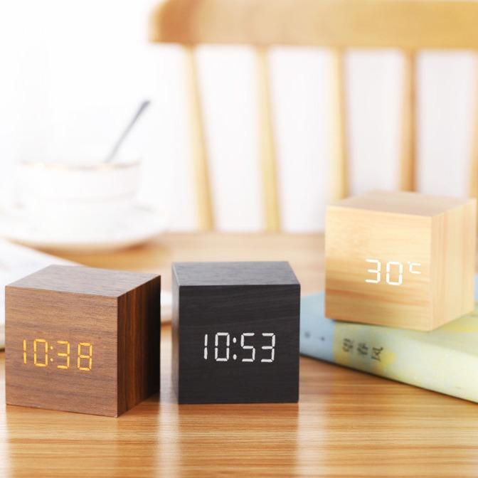 LED Wooden Clock Desktop Silent Electronic Alarm Clock Home Ornament Clock USB Dry Battery Dual-purpose Alarm Clock
