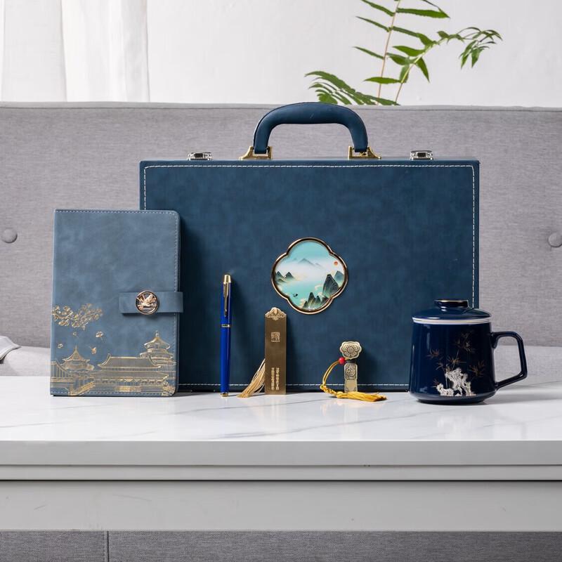 Elegant Chinese Ceramic Tea Gift Set