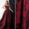 1x1,55 cm Tessuto Jacquard con Rosa 3D Nero Rosso Scuro goffrato, tinto in filo, per Vestito da Donna, Tailleur, Borsa, Abbigliamento, Cucito