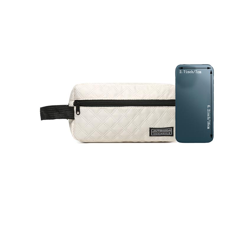 Neutral bags are suitable for business trips. They are convenient to carry and feature simple makeup and toiletry bags.
