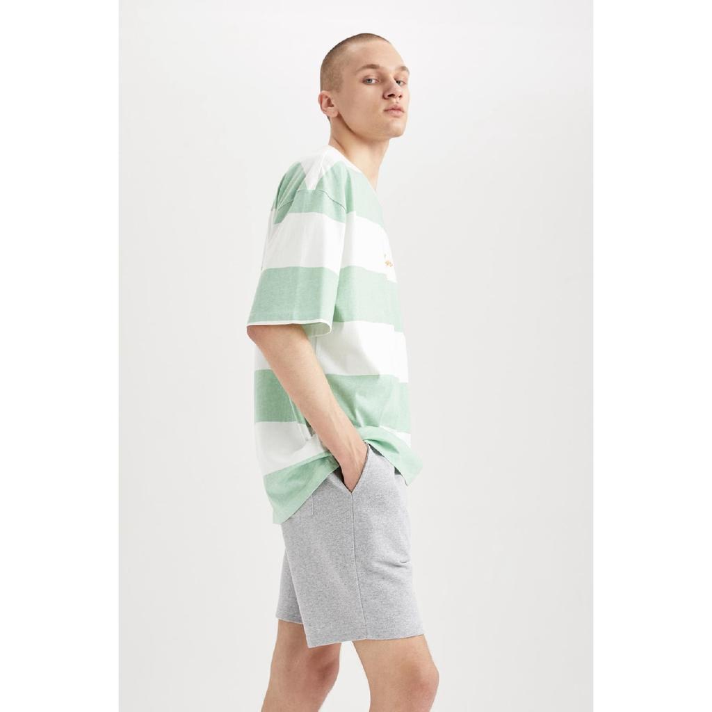 Kurz geschnittene Slim-Fit-Shorts